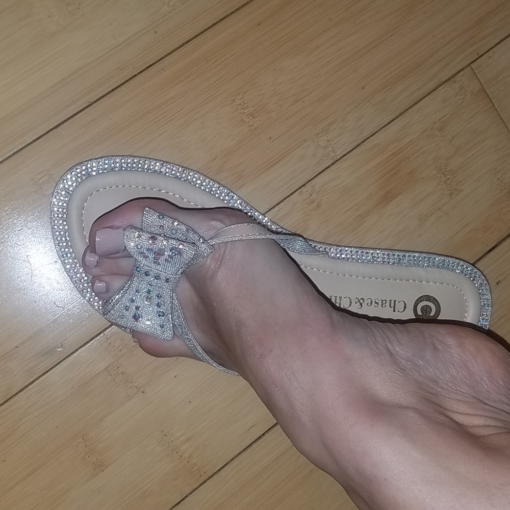 New Rhinestone flip flops - Picture 2 of 6